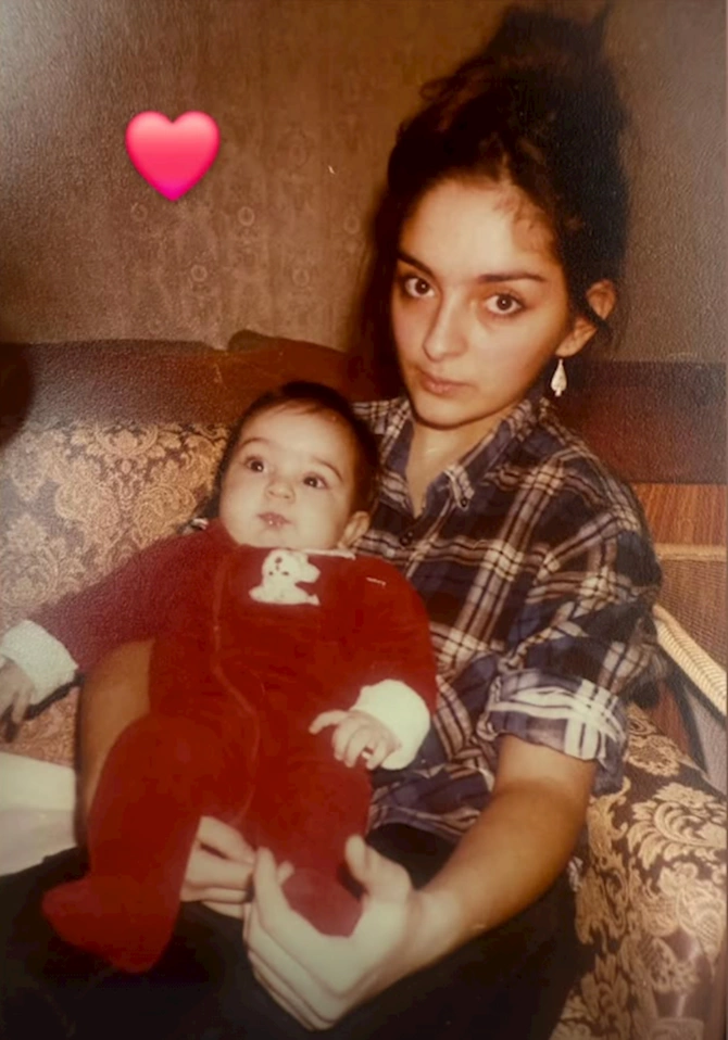 Leyla və Arzu Əliyevalar analarını belə təbrik etdi — FOTOLAR Leyla və Arzu Əliyevalar analarını belə təbrik etdi — FOTOLAR