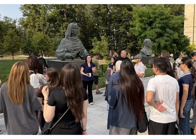 Yerli turizm sənayesi nümayəndələri Qarabağa tanışlıq səfəri ediblər — FOTOLAR Yerli turizm sənayesi nümayəndələri Qarabağa tanışlıq səfəri ediblər — FOTOLAR