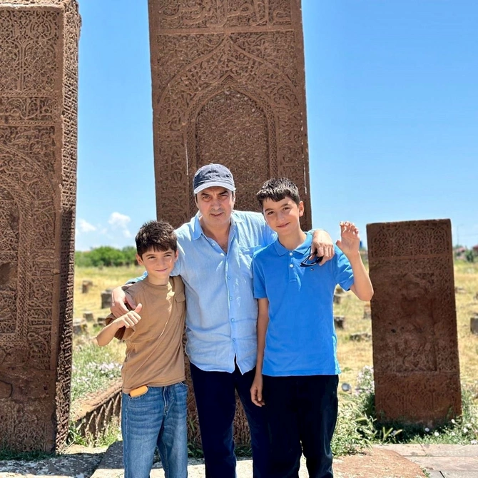 Alemdar illər sonra oğulları ilə şəkillərini paylaşdı