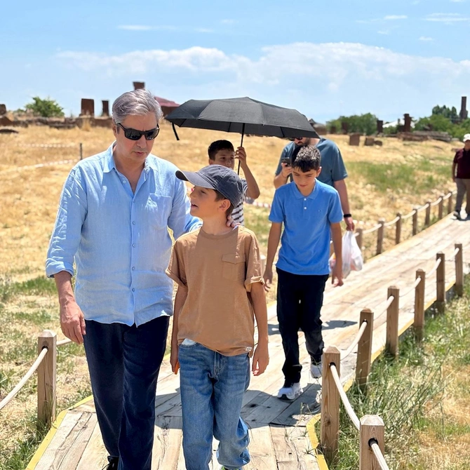 Alemdar illər sonra oğulları ilə şəkillərini paylaşdı
