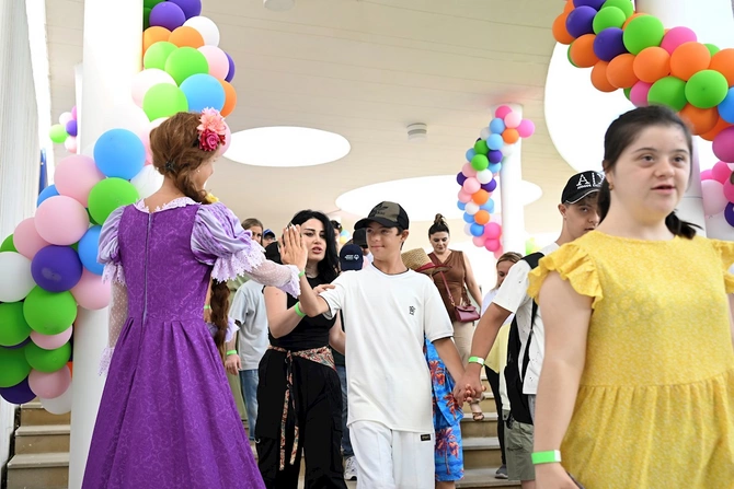 Mehriban Əliyevanın təşəbbüsü ilə uşaqlar üçün əyləncə tədbiri keçirildi — VİDEO/FOTOLAR Mehriban Əliyevanın təşəbbüsü ilə uşaqlar üçün əyləncə tədbiri keçirildi — VİDEO/FOTOLAR