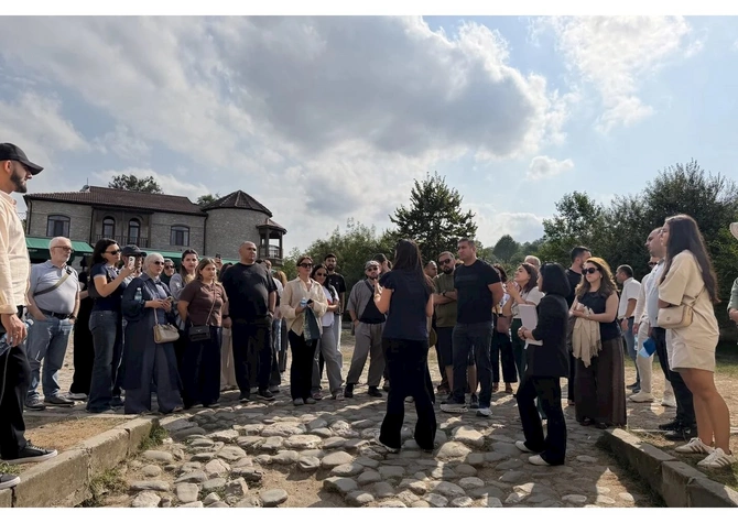 Yerli turizm sənayesi nümayəndələri Qarabağa tanışlıq səfəri ediblər — FOTOLAR Yerli turizm sənayesi nümayəndələri Qarabağa tanışlıq səfəri ediblər — FOTOLAR