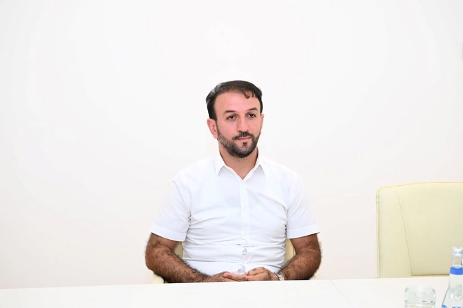 Mədəniyyət naziri Adil Kərimli Laçın şəhərində vətəndaşların müraciətlərini dinləyib — FOTOLAR Mədəniyyət naziri Adil Kərimli Laçın şəhərində vətəndaşların müraciətlərini dinləyib — FOTOLAR