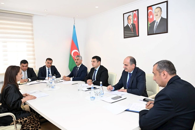 Mədəniyyət naziri Adil Kərimli Laçın şəhərində vətəndaşların müraciətlərini dinləyib — FOTOLAR Mədəniyyət naziri Adil Kərimli Laçın şəhərində vətəndaşların müraciətlərini dinləyib — FOTOLAR