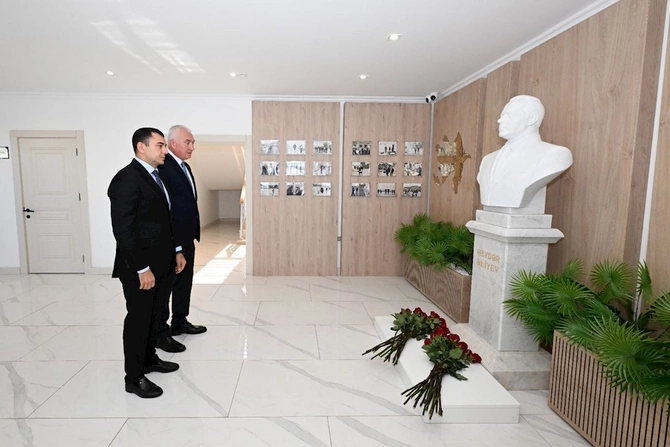 Mədəniyyət naziri Adil Kərimli Laçın şəhərində vətəndaşların müraciətlərini dinləyib — FOTOLAR Mədəniyyət naziri Adil Kərimli Laçın şəhərində vətəndaşların müraciətlərini dinləyib — FOTOLAR