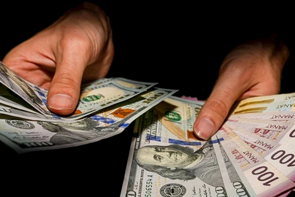 Valyuta bazarında hərəkətlilik: Dollar və avronun yeni kursu