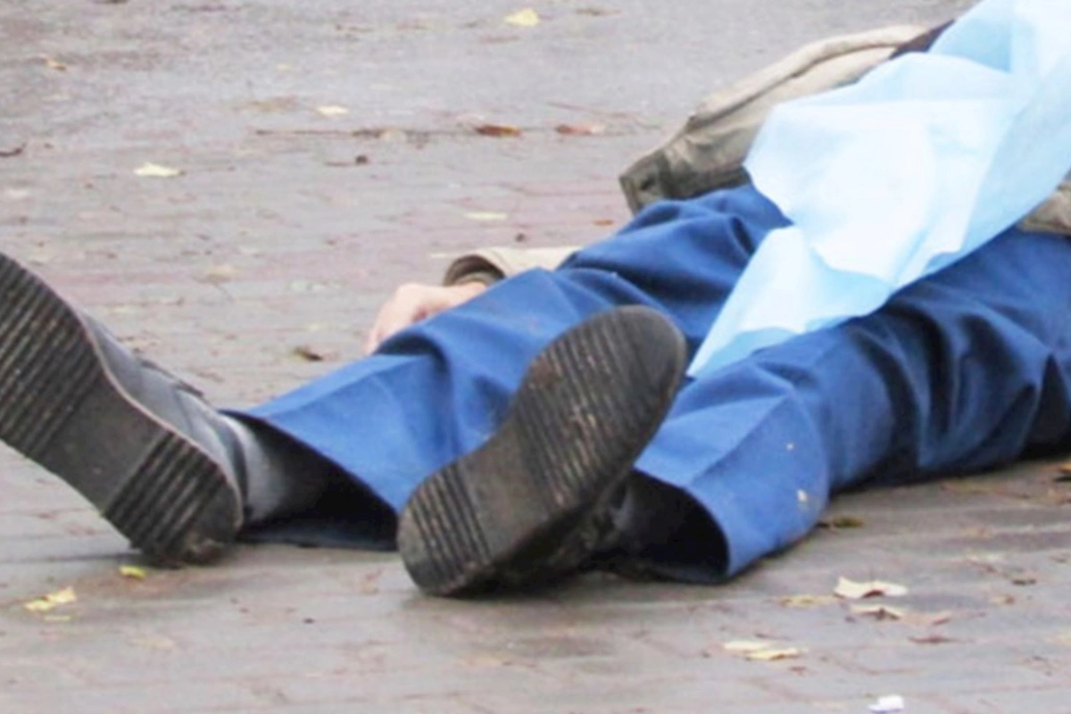 78 yaşlı kişi binadan yıxılıb öldü