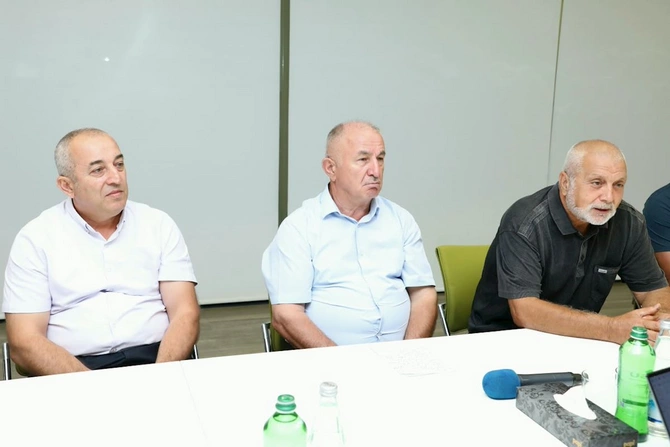 Azər Məmmədov Qaxda vətəndaş qəbulu keçirib — FOTOLAR Azər Məmmədov Qaxda vətəndaş qəbulu keçirib — FOTOLAR