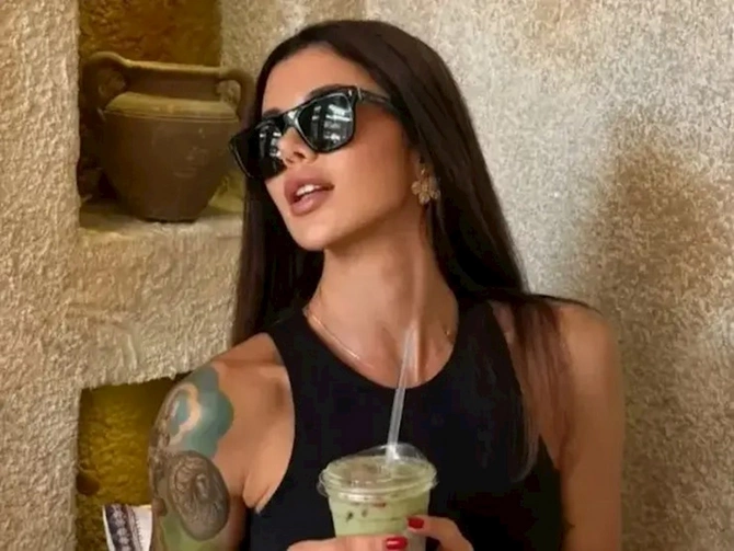 Bu dəfə imici ilə gündəmə gəldi: Qızılı saçlarla vidalaşdı — FOTOLAR