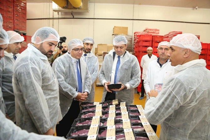 Kənd Təsərrüfatı Nazirliyi ilə Veysəloğlu Şirkətlər Qrupu arasında memorandum imzalanıb — FOTOLAR Kənd Təsərrüfatı Nazirliyi ilə Veysəloğlu Şirkətlər Qrupu arasında memorandum imzalanıb — FOTOLAR
