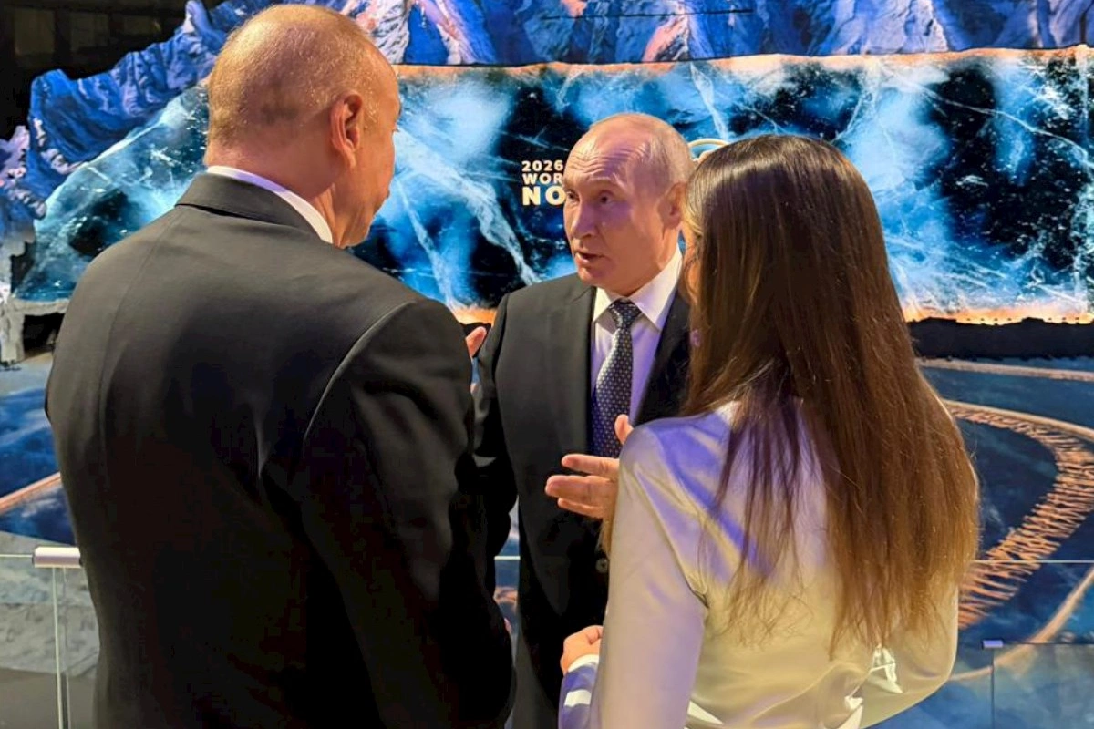 Prezident Putinlə ayaqüstü söhbət etdi — FOTO