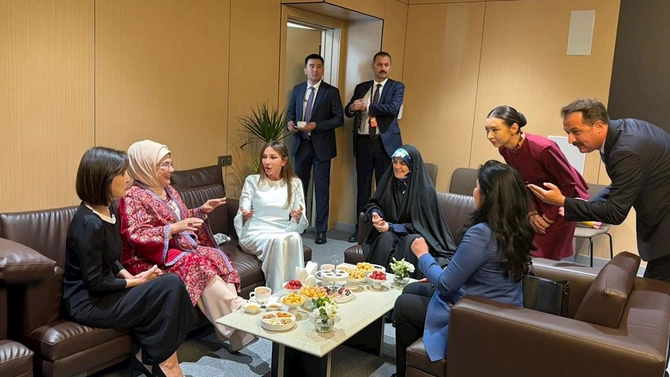 Prezidentlə xanımı Bişkekdə 6-cı Dünya Köçəri Oyunlarının açılış mərasimində iştirak edib — VİDEO/FOTOLAR (YENİLƏNİB) Prezidentlə xanımı Bişkekdə 6-cı Dünya Köçəri Oyunlarının açılış mərasimində iştirak edib — VİDEO/FOTOLAR (YENİLƏNİB)