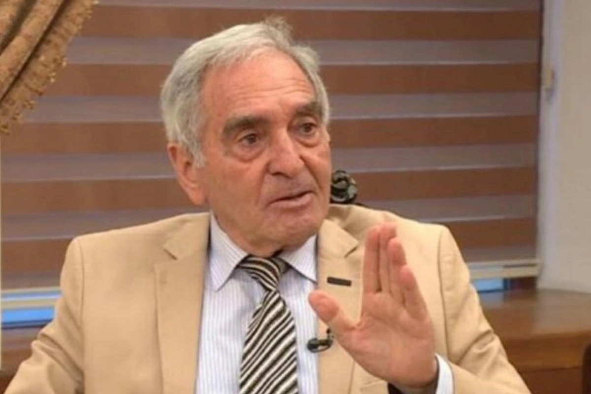 “Bütün yayı qocalarla parkda nərd oynadım”