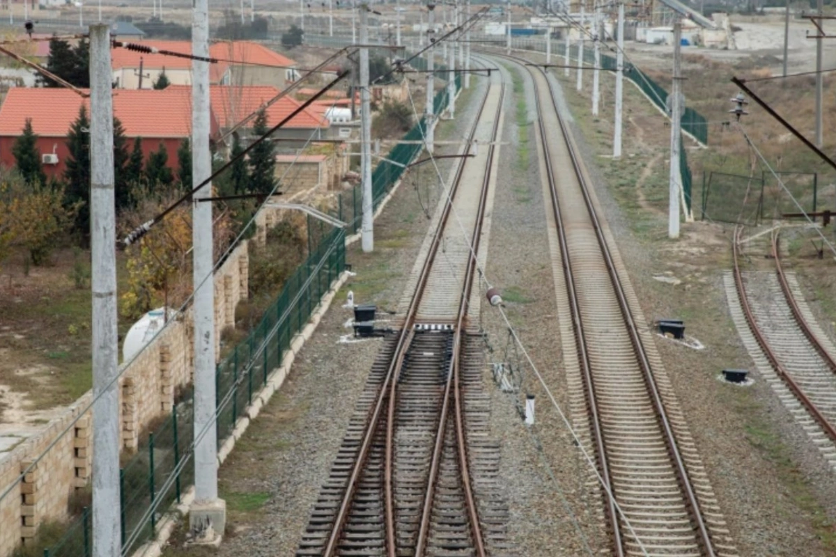 ADY dəmir yollarında təhlükəsizlik zonasının mühafizəsini gücləndirəcək — FOTO