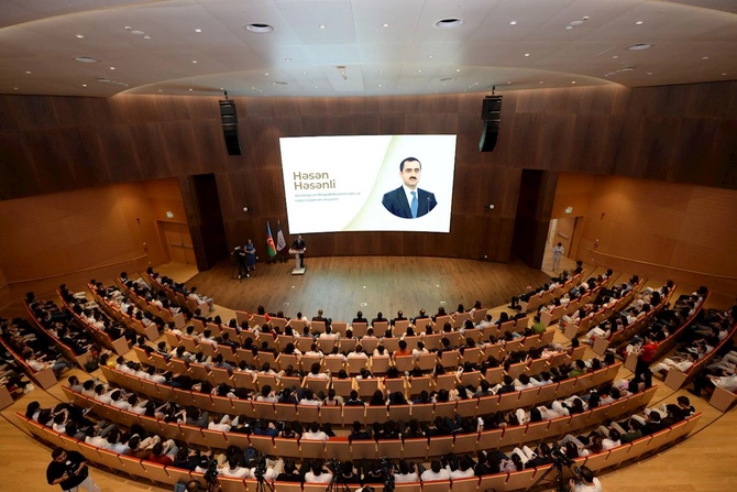 Dövlət Proqramı qalibləri ilə görüş keçirildi — FOTOLAR