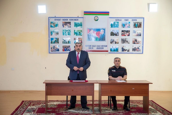 Rüstəm Xəlilov Qarabağlı kəndinin sakinləri ilə görüşdü — FOTOLAR Rüstəm Xəlilov Qarabağlı kəndinin sakinləri ilə görüşdü — FOTOLAR