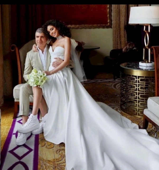 Özcan Dənizdən həyat yoldaşına romantik jest — FOTOLAR