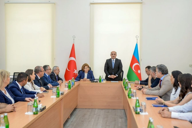 Türkiyə-Azərbaycan Universitetinin ilk rektoru kollektivə təqdim olunub — FOTOLAR Türkiyə-Azərbaycan Universitetinin ilk rektoru kollektivə təqdim olunub — FOTOLAR