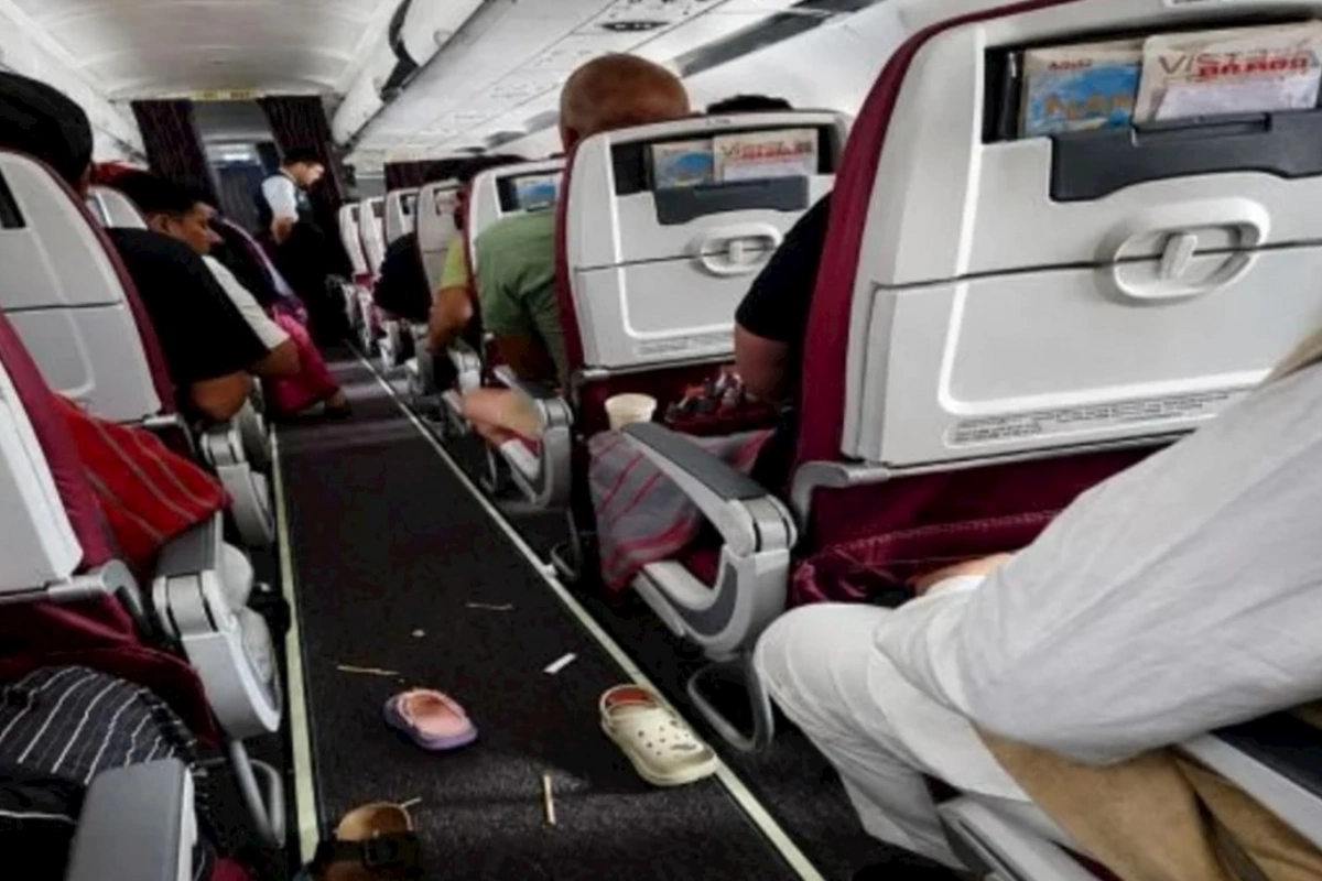 Air India təyyarəsi burulğana düşüb, 17 nəfər xəsarət alıb
