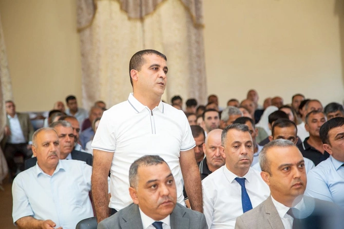 Rüstəm Xəlilov Qarabağlı kəndinin sakinləri ilə görüşdü — FOTOLAR Rüstəm Xəlilov Qarabağlı kəndinin sakinləri ilə görüşdü — FOTOLAR