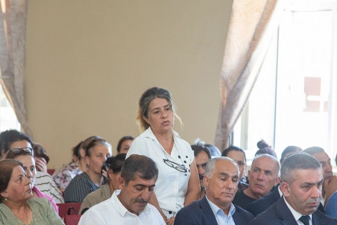 Rüstəm Xəlilov Qarabağlı kəndinin sakinləri ilə görüşdü — FOTOLAR Rüstəm Xəlilov Qarabağlı kəndinin sakinləri ilə görüşdü — FOTOLAR