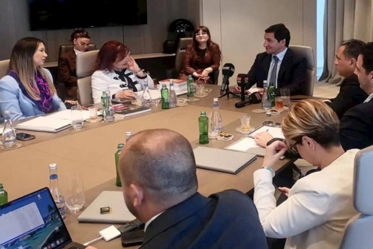 Hikmət Hacıyev TADİV nümayəndə heyətini qəbul edib — FOTO