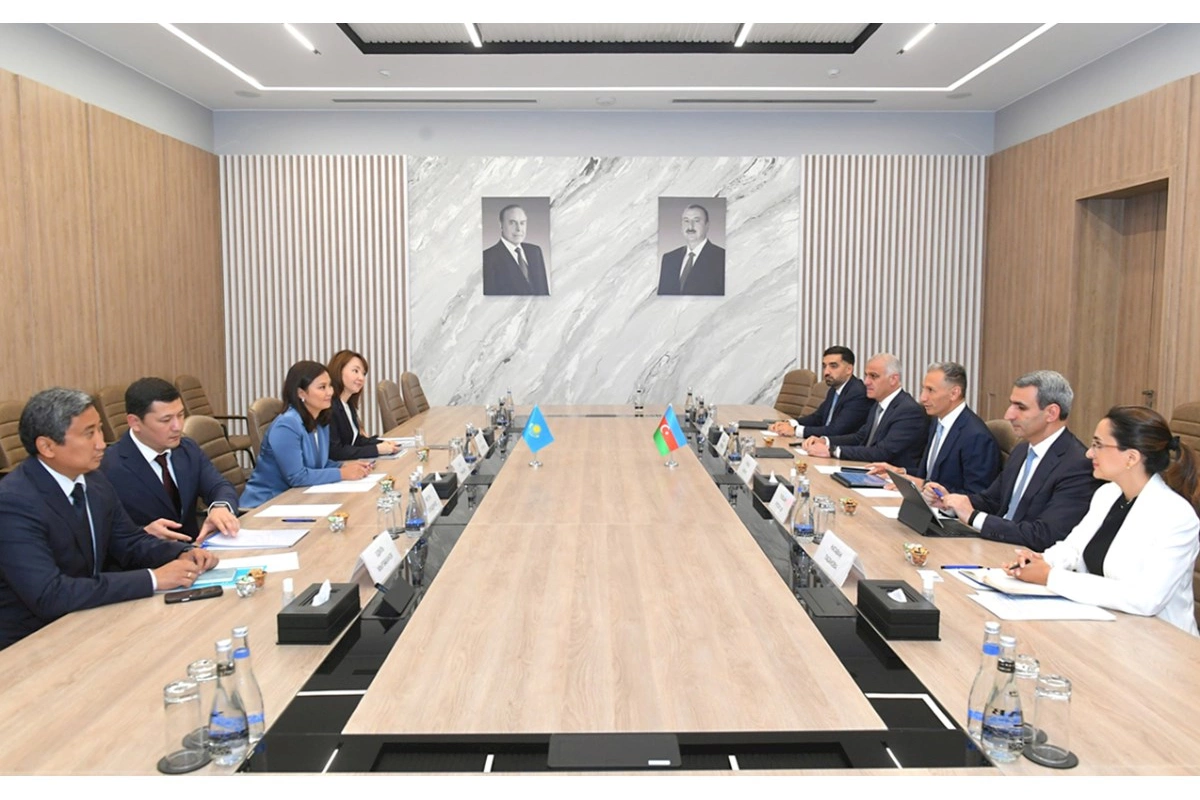 Nazir Qazaxıstanın Prezident Administrasiyası rəhbərinin müavini ilə görüşdü — FOTOLAR