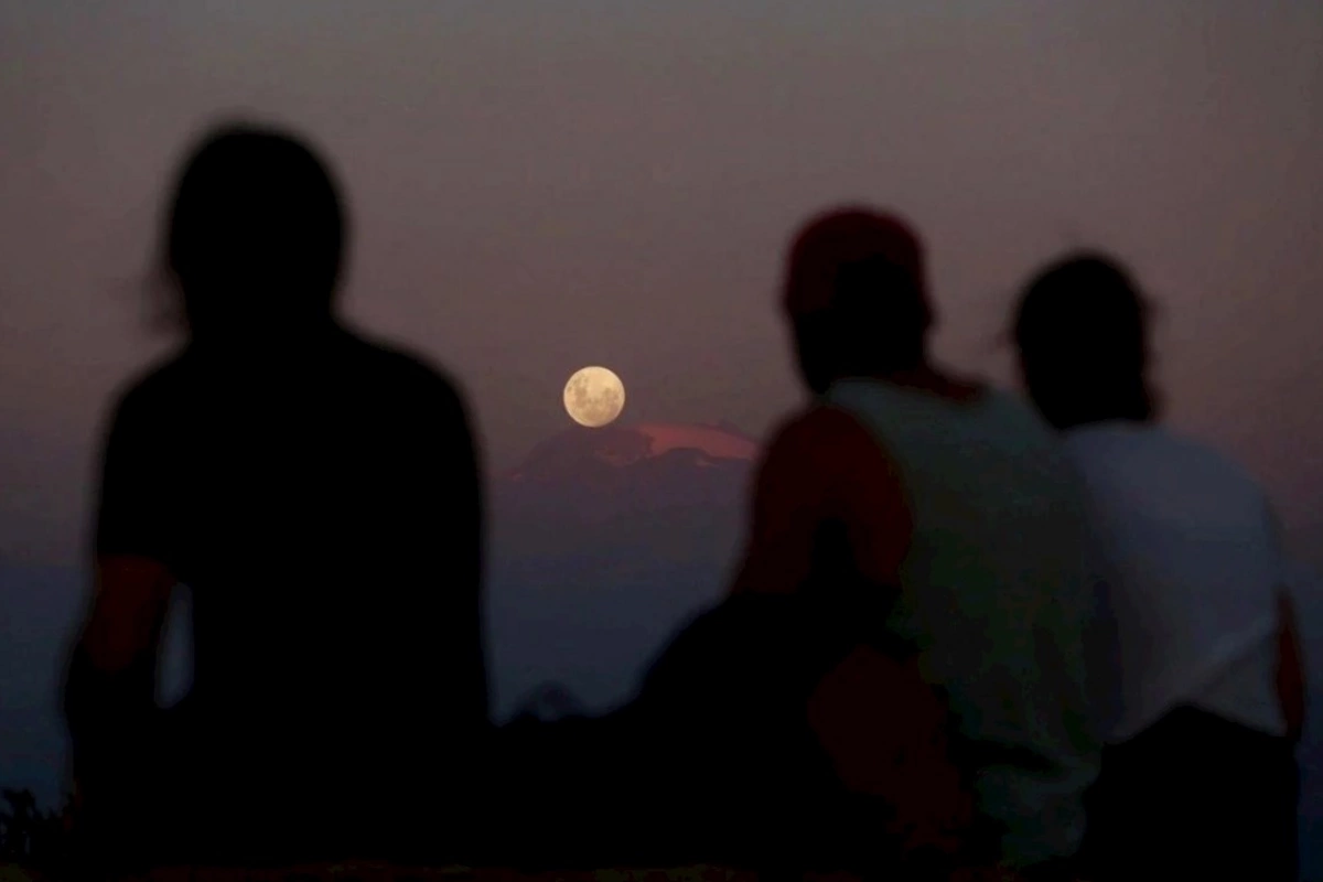 Səmada Maral Ayı göründü: Astroloqlar bunun bürclərə təsirindən danışır