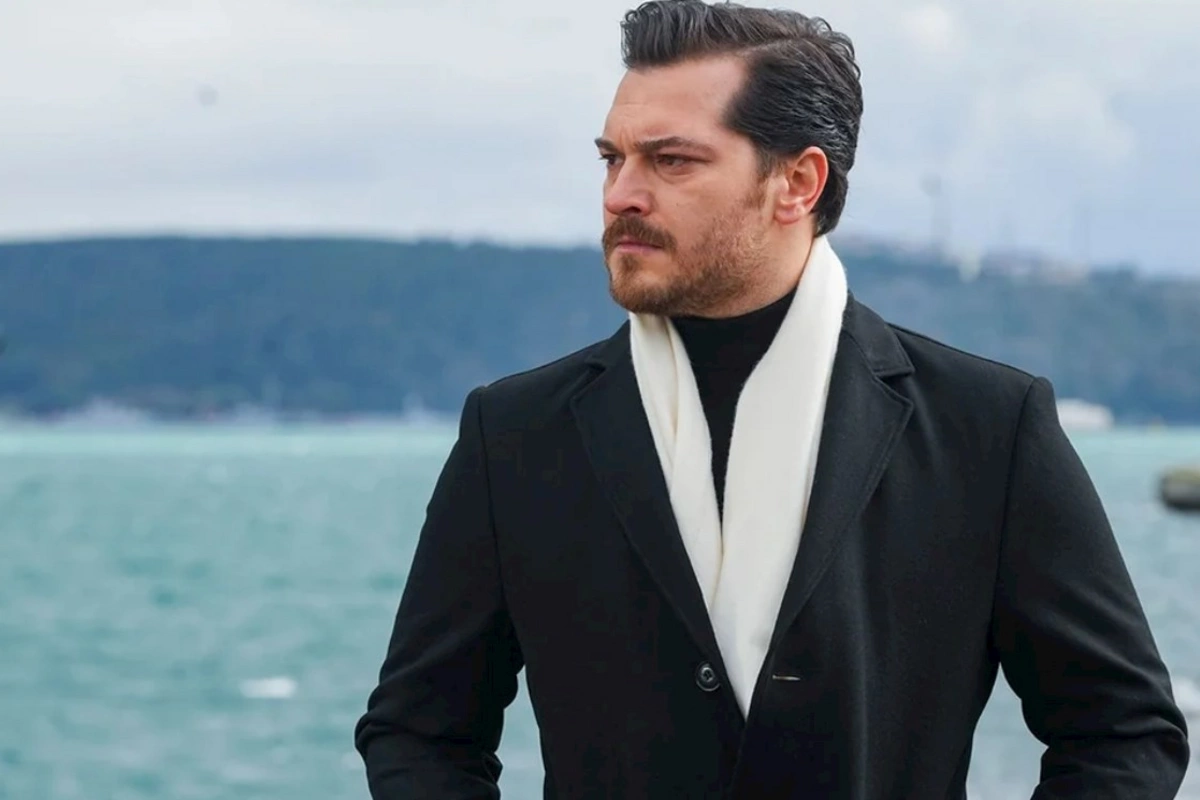 Çağatay Ulusoy sevgilisi Aslıhan Malbora ilə — FOTO
