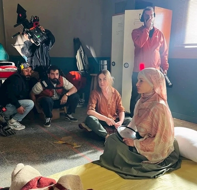 Türk aktrisa 8 il sonra geri döndü: Qəhrəman mühəndis — FOTOLAR
