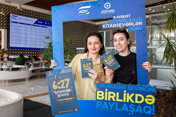 ADY Beynəlxalq Kitabsevərlər Gününü sərnişinlərlə birlikdə qeyd etdi — FOTOLAR
