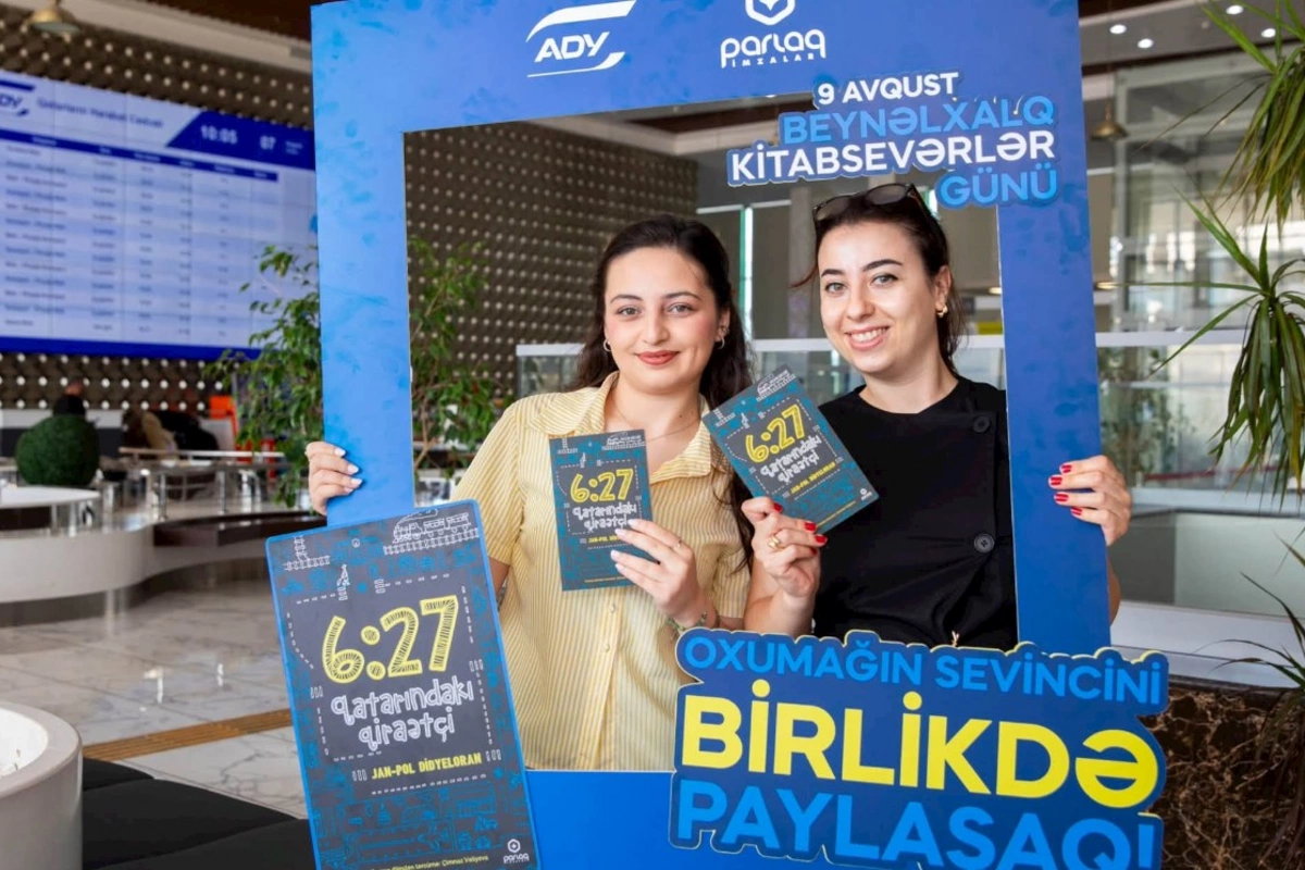 ADY Beynəlxalq Kitabsevərlər Gününü sərnişinlərlə birlikdə qeyd etdi — FOTOLAR