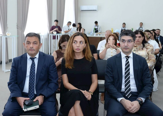 Özəl məktəbəqədər təhsil müəssisələrinin nümayəndələri ilə maliyyələşmə müsabiqəsi ilə bağlı görüş keçirilib — FOTOLAR