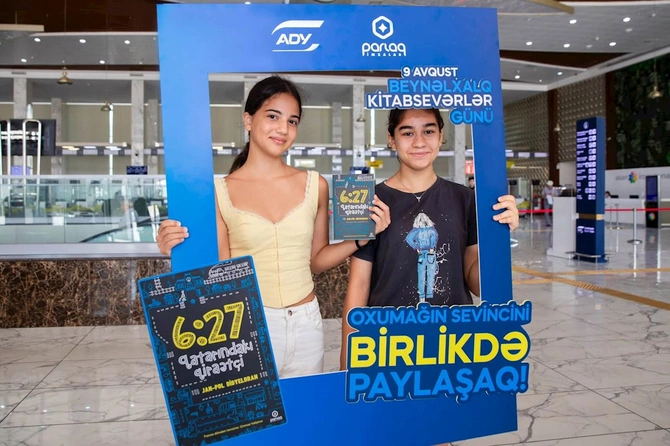 ADY Beynəlxalq Kitabsevərlər Gününü sərnişinlərlə birlikdə qeyd etdi — FOTOLAR
