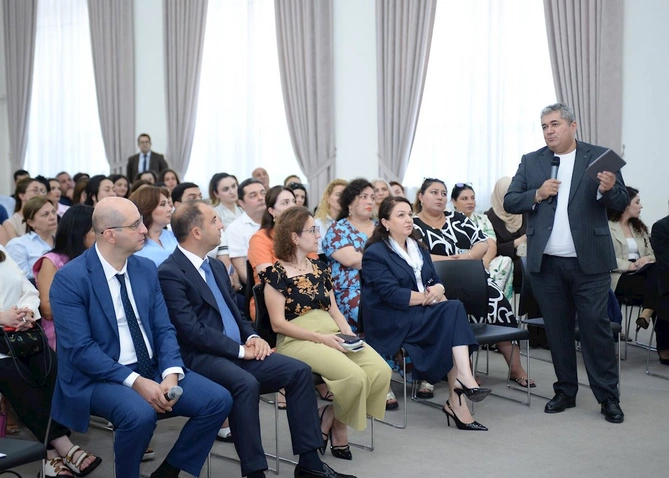 Özəl məktəbəqədər təhsil müəssisələrinin nümayəndələri ilə maliyyələşmə müsabiqəsi ilə bağlı görüş keçirilib — FOTOLAR