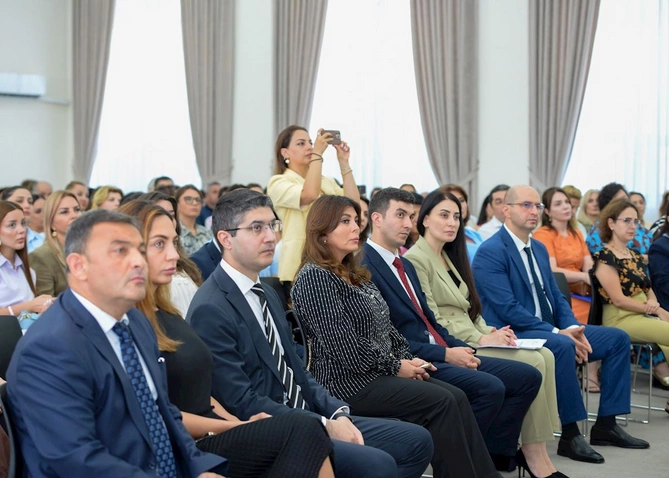 Özəl məktəbəqədər təhsil müəssisələrinin nümayəndələri ilə maliyyələşmə müsabiqəsi ilə bağlı görüş keçirilib — FOTOLAR