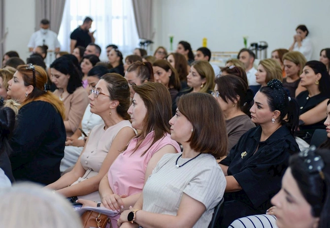Özəl məktəbəqədər təhsil müəssisələrinin nümayəndələri ilə maliyyələşmə müsabiqəsi ilə bağlı görüş keçirilib — FOTOLAR