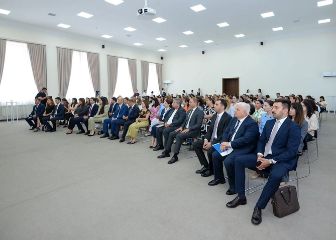Özəl məktəbəqədər təhsil müəssisələrinin nümayəndələri ilə maliyyələşmə müsabiqəsi ilə bağlı görüş keçirilib — FOTOLAR