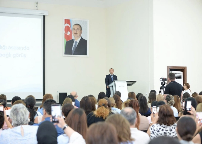 Özəl məktəbəqədər təhsil müəssisələrinin nümayəndələri ilə maliyyələşmə müsabiqəsi ilə bağlı görüş keçirilib — FOTOLAR
