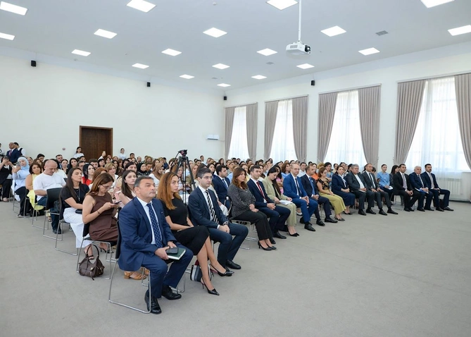 Özəl məktəbəqədər təhsil müəssisələrinin nümayəndələri ilə maliyyələşmə müsabiqəsi ilə bağlı görüş keçirilib — FOTOLAR