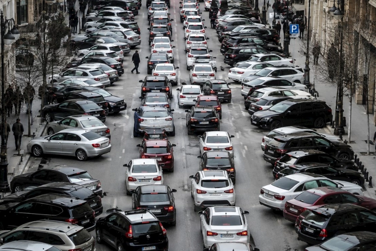 Bakıda parklanma niyə problemə çevrilib? — Ekspert açıqladı