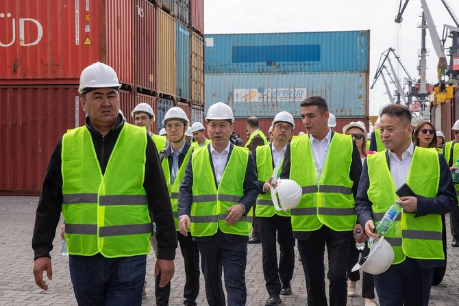 CICA konfransının iştirakçıları Bakı Limanının fəaliyyəti ilə tanış olublar — FOTOLAR