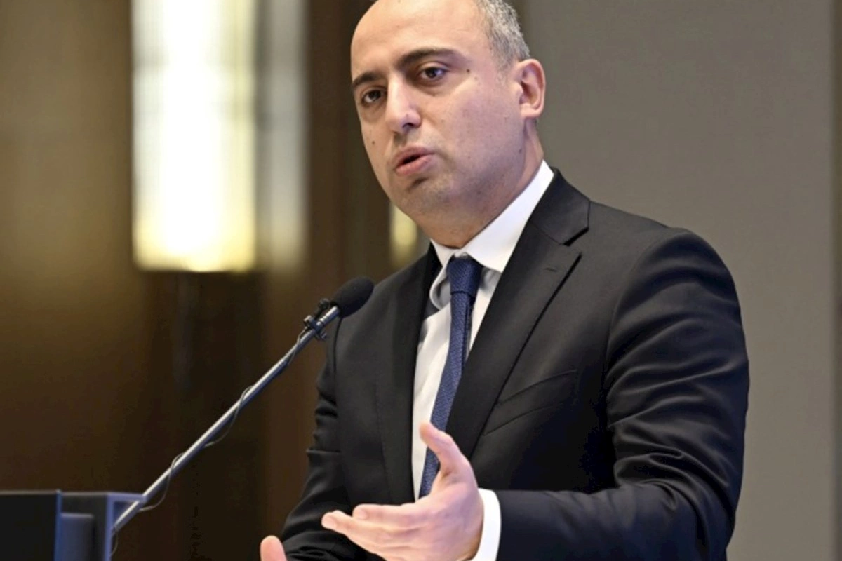 Nazir jurnalistə irad bildirdi - Sualı elə verin ki... – VİDEO