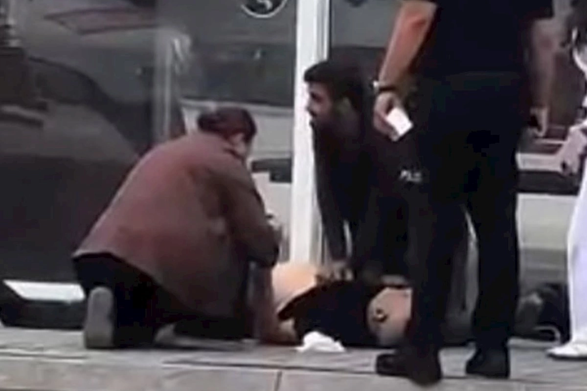 Küçədə infarkt keçirən şəxsi həyata belə qaytardı — VİDEO