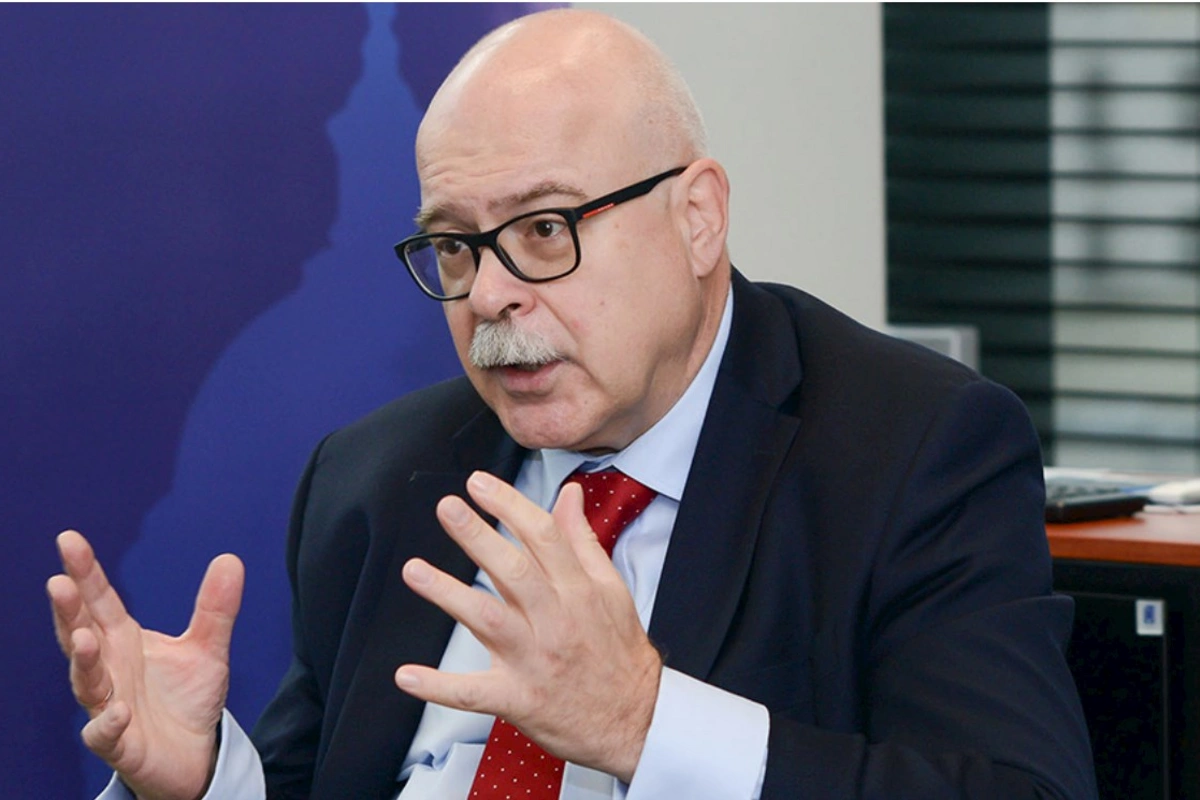 Rusiyalı ekspert: Qərb Ermənistanı Rusiyaya qarşı növbəti döyüş meydanına çevirmək istəyir