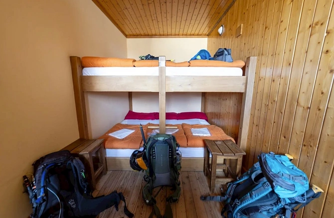 Uçurumun kənarında otel: Avropada gecələmək mümkün olan ən yüksək yeri — FOTOLAR Uçurumun kənarında otel: Avropada gecələmək mümkün olan ən yüksək yeri — FOTOLAR