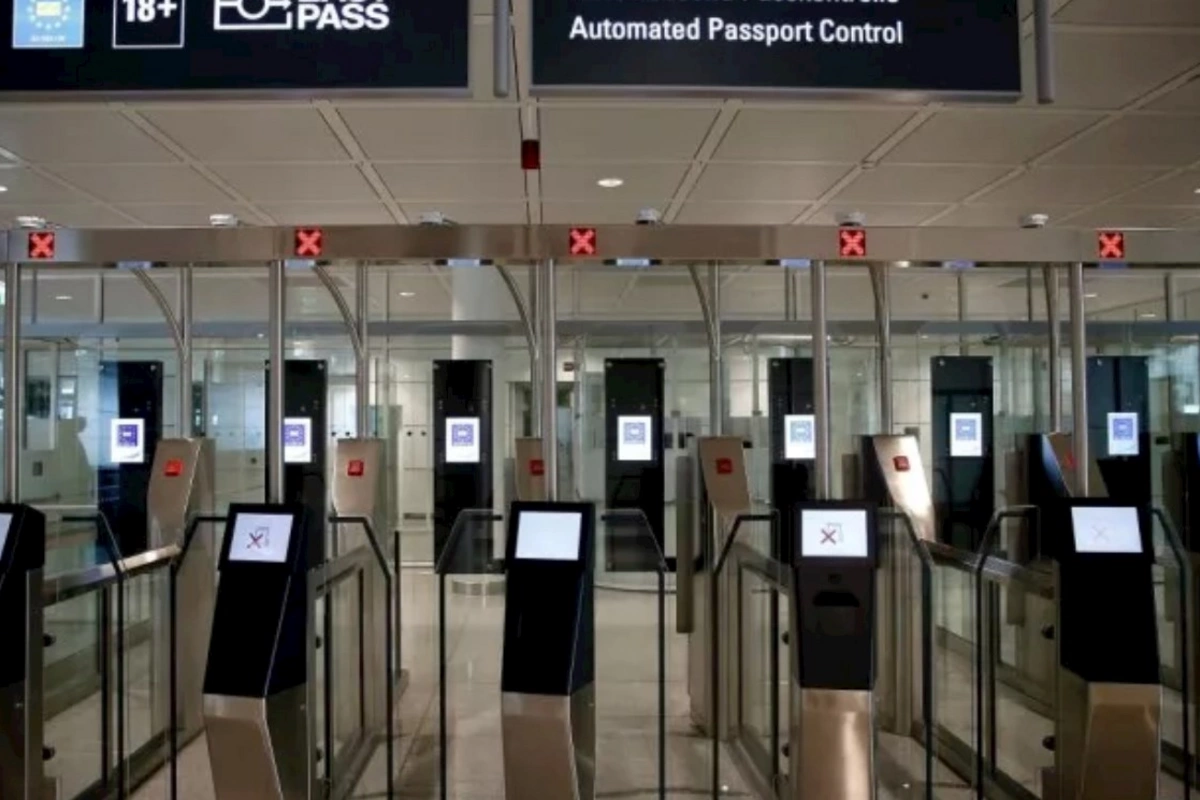 Dünyada yalnız bu üç nəfər pasportsuz gəzə bilir
