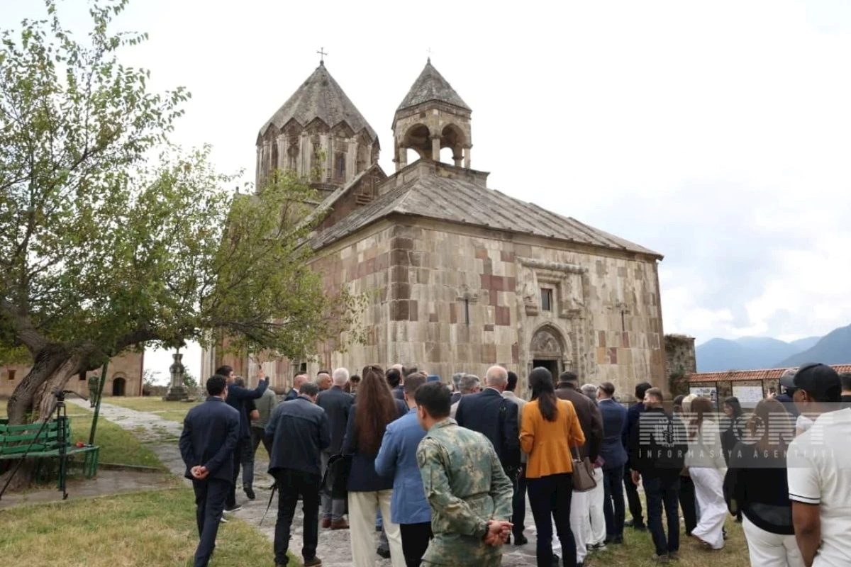 Xarici diplomatlar Gəncəsər monastır kompleksini ziyarət ediblər