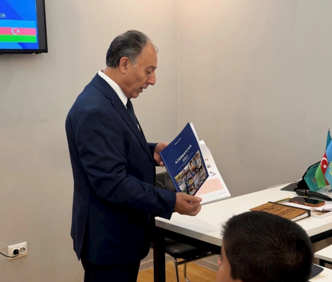 Almatıda Azərbaycan Bazar günü məktəbi fəaliyyətə başlayıb — FOTOLAR