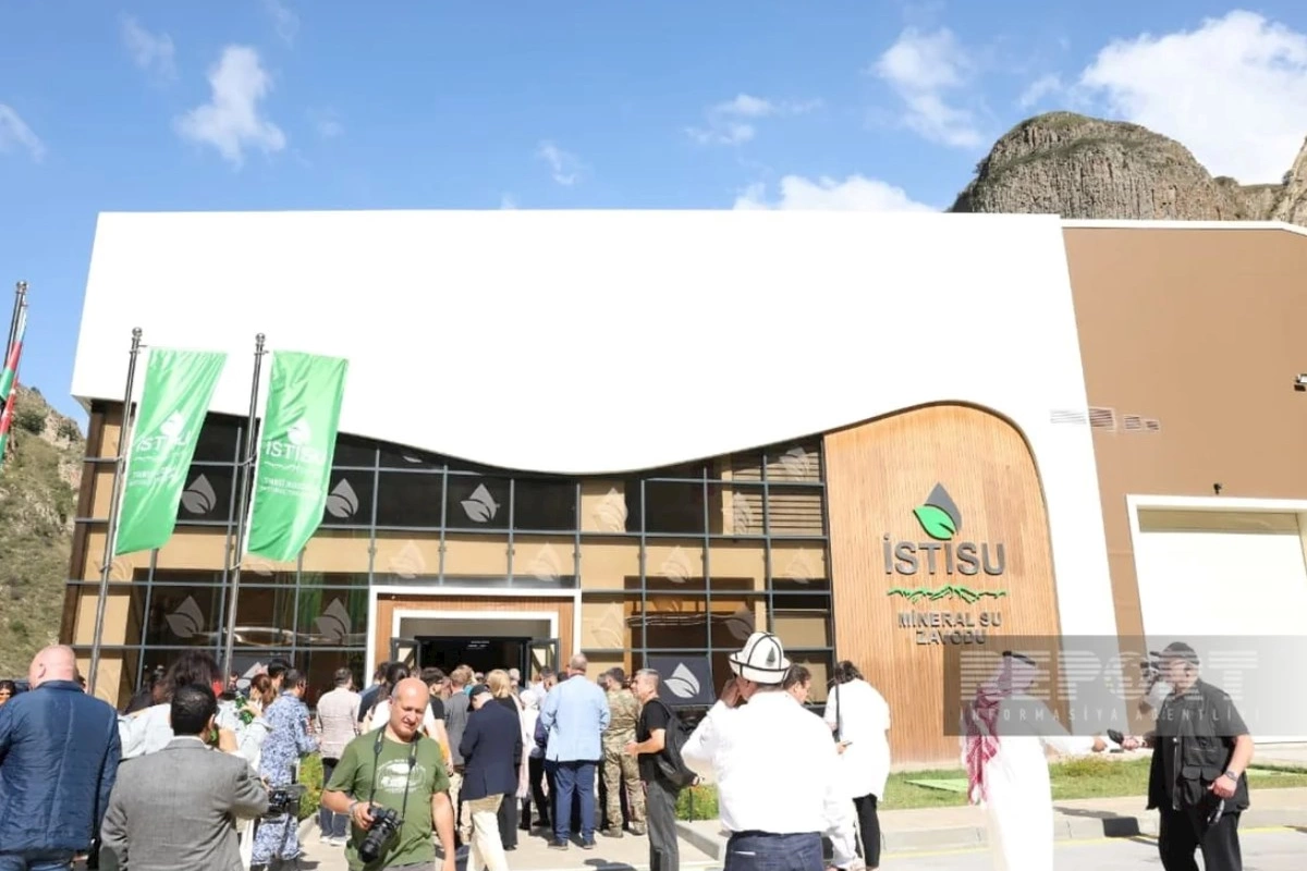 Xarici diplomatlar İstisu mineral su zavoduna baş çəkiblər